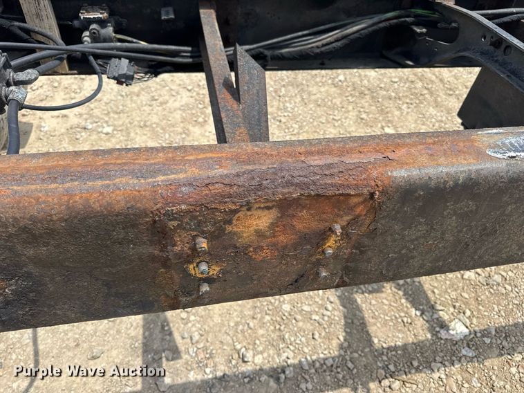 image for item DV4241 2006 International 4300 truck cab and chassis