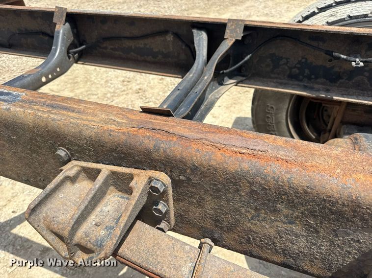 image for item DV4241 2006 International 4300 truck cab and chassis