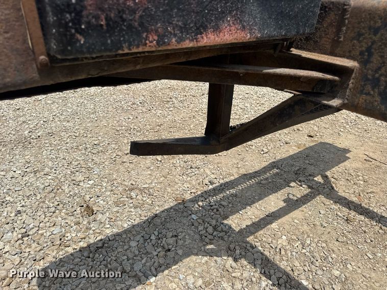 image for item DV4241 2006 International 4300 truck cab and chassis