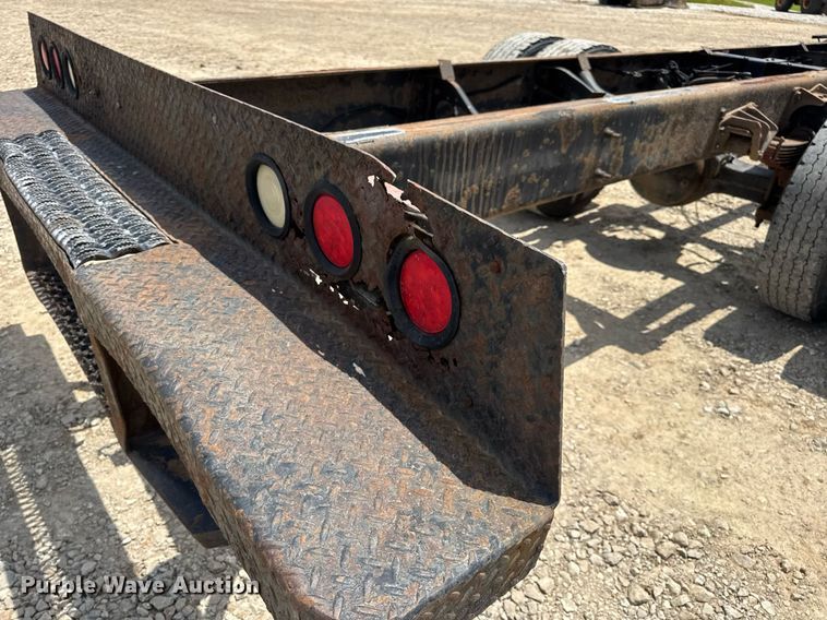 image for item DV4241 2006 International 4300 truck cab and chassis