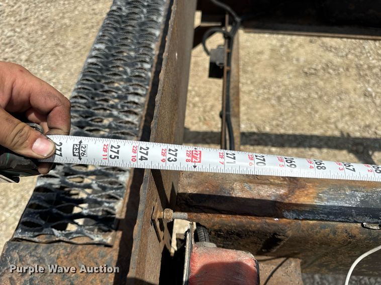 image for item DV4241 2006 International 4300 truck cab and chassis