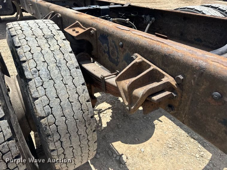 image for item DV4241 2006 International 4300 truck cab and chassis