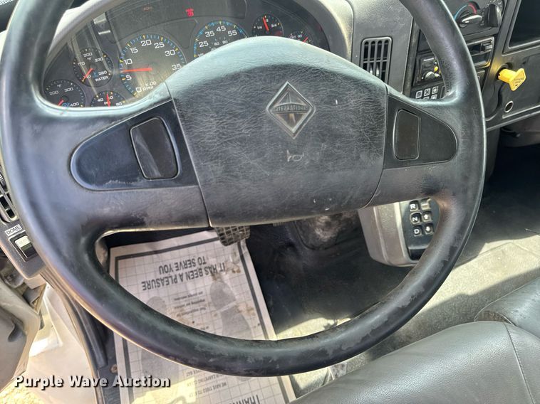 image for item DV4241 2006 International 4300 truck cab and chassis