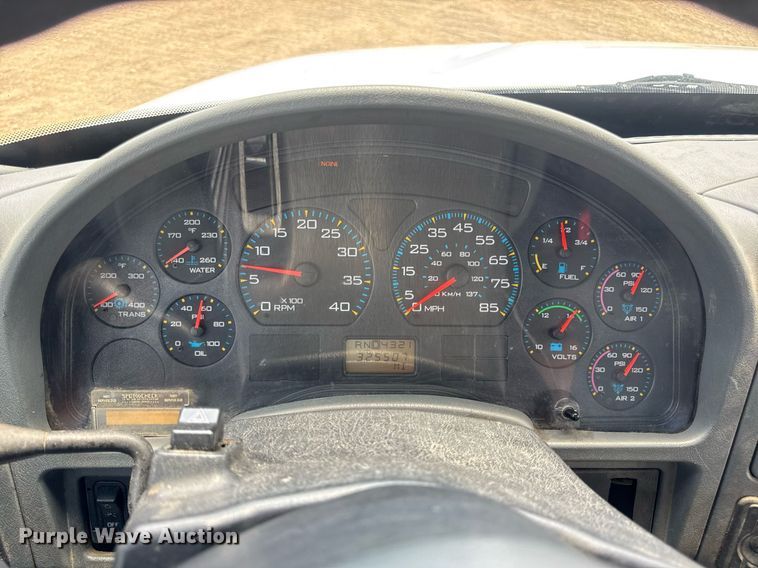 image for item DV4241 2006 International 4300 truck cab and chassis