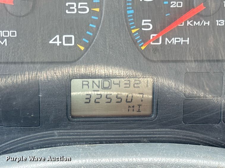 image for item DV4241 2006 International 4300 truck cab and chassis