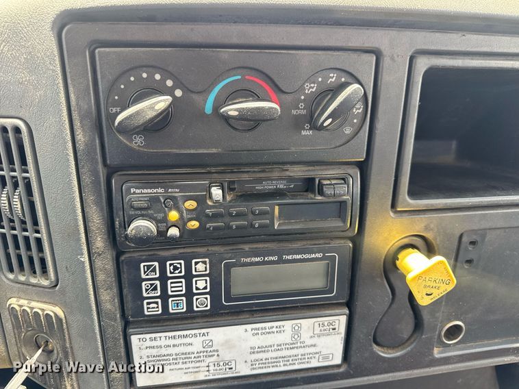 image for item DV4241 2006 International 4300 truck cab and chassis