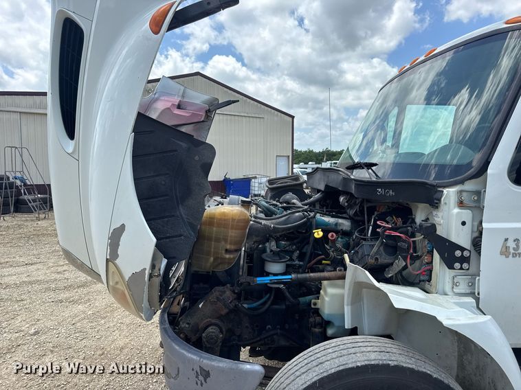 image for item DV4241 2006 International 4300 truck cab and chassis