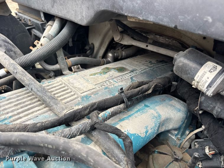 image for item DV4241 2006 International 4300 truck cab and chassis