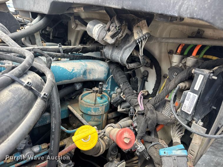 image for item DV4241 2006 International 4300 truck cab and chassis