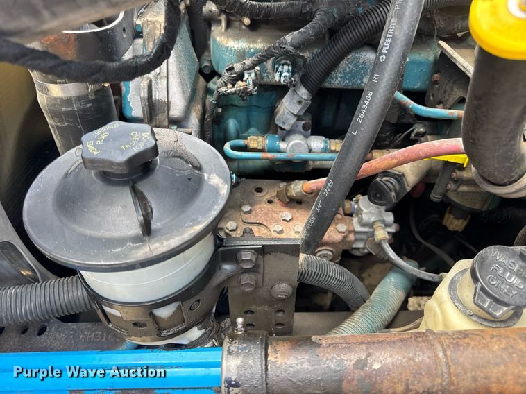 image for item DV4241 2006 International 4300 truck cab and chassis