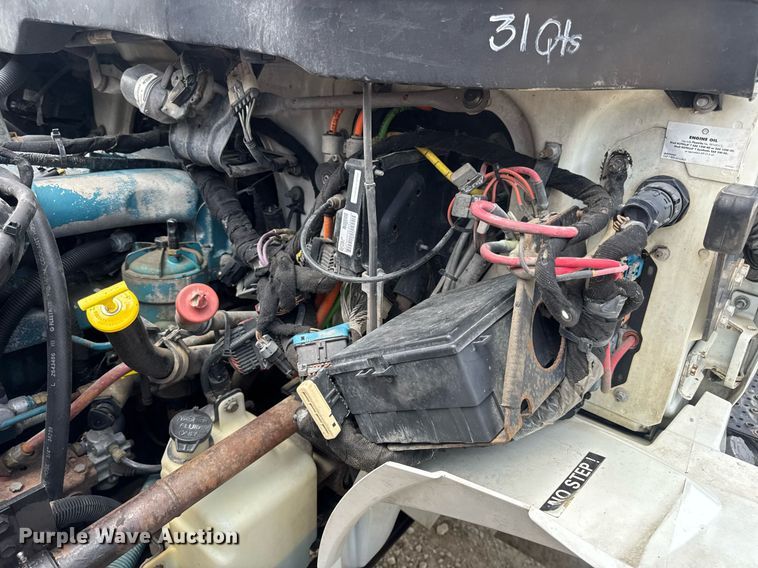 image for item DV4241 2006 International 4300 truck cab and chassis