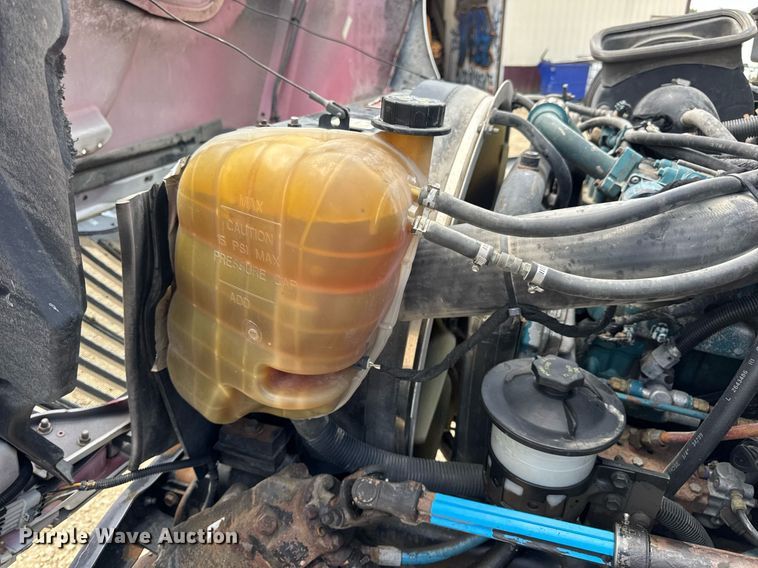 image for item DV4241 2006 International 4300 truck cab and chassis