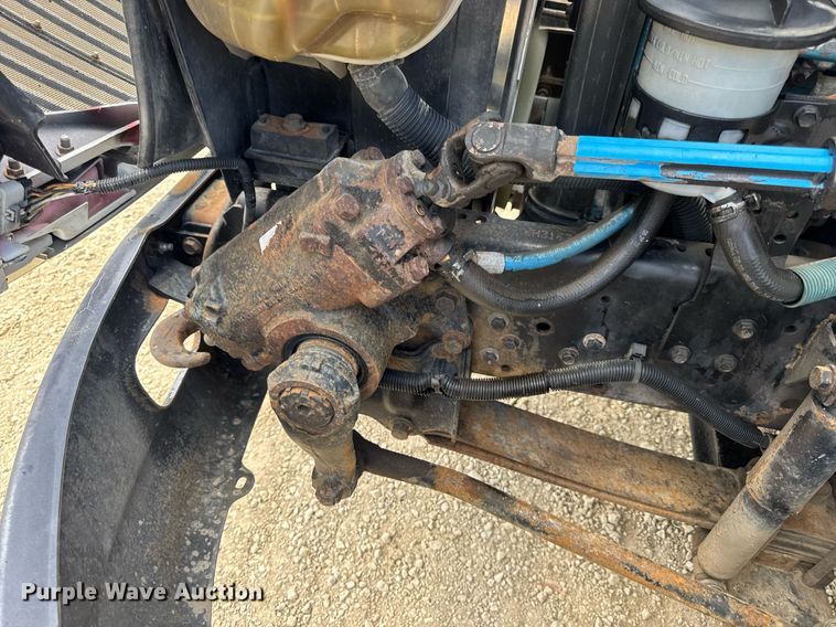 image for item DV4241 2006 International 4300 truck cab and chassis