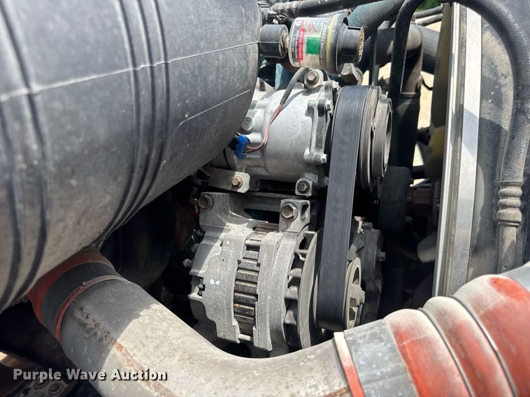 image for item DV4241 2006 International 4300 truck cab and chassis