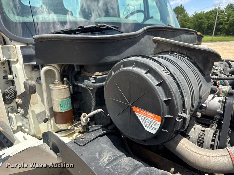 image for item DV4241 2006 International 4300 truck cab and chassis