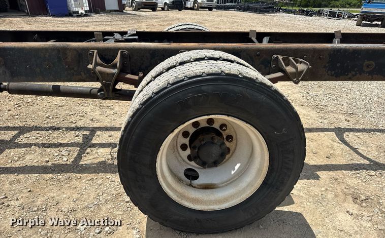 image for item DV4241 2006 International 4300 truck cab and chassis