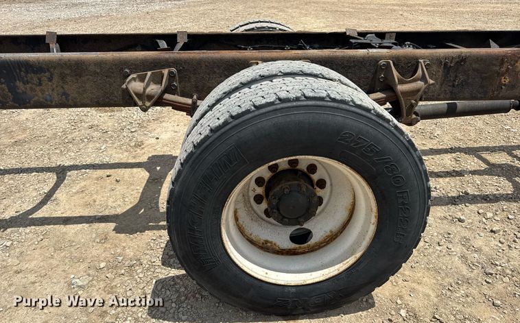 image for item DV4241 2006 International 4300 truck cab and chassis