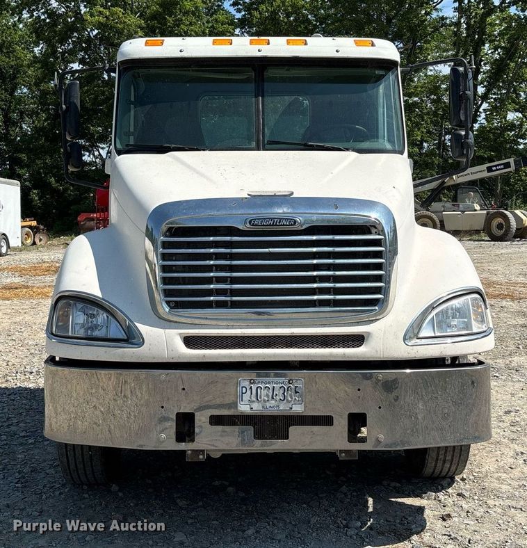 image for item DW7103 2006 Freightliner Columbia semi truck