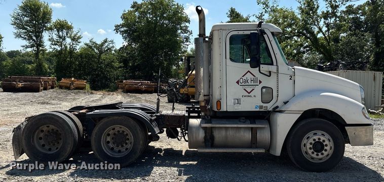 image for item DW7103 2006 Freightliner Columbia semi truck