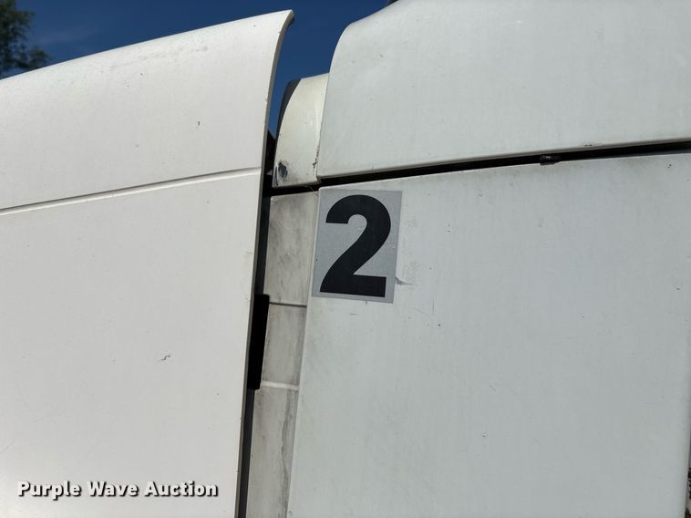 image for item DW7103 2006 Freightliner Columbia semi truck