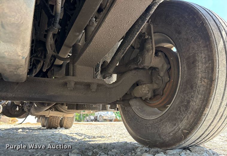 image for item DW7103 2006 Freightliner Columbia semi truck