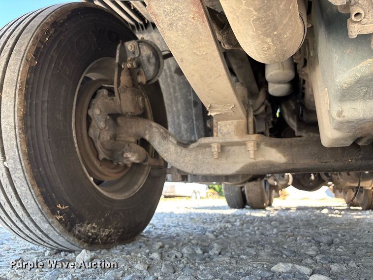 image for item DW7103 2006 Freightliner Columbia semi truck