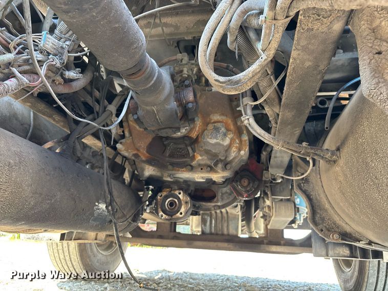 image for item DW7103 2006 Freightliner Columbia semi truck