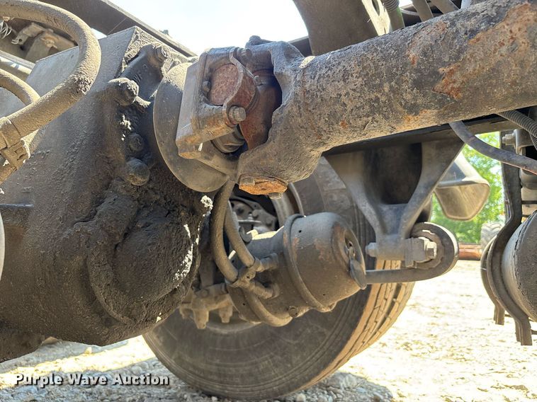 image for item DW7103 2006 Freightliner Columbia semi truck