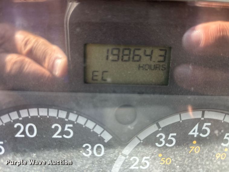 image for item DW7103 2006 Freightliner Columbia semi truck