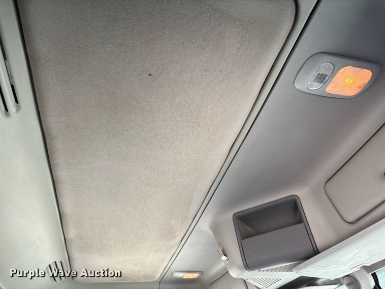 image for item DW7103 2006 Freightliner Columbia semi truck