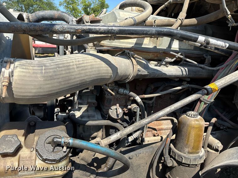 image for item DW7103 2006 Freightliner Columbia semi truck