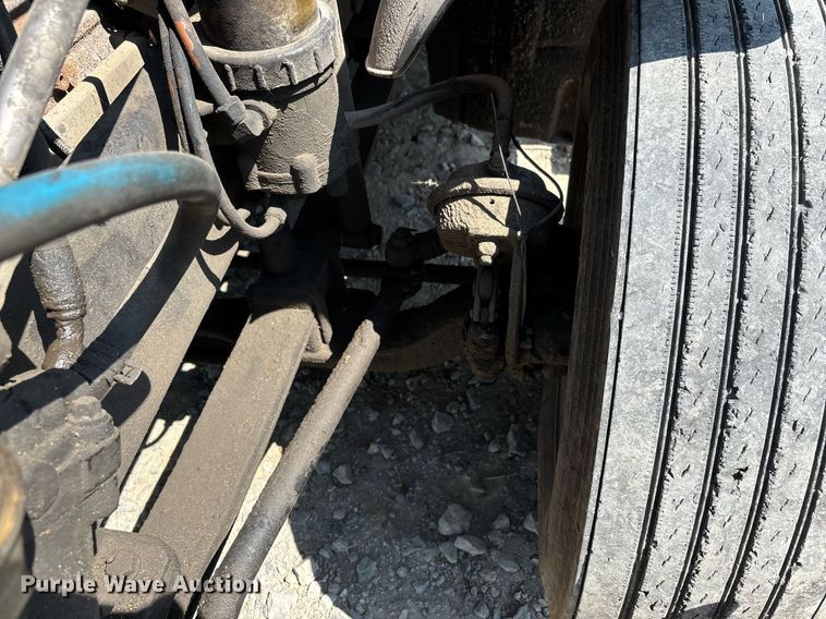 image for item DW7103 2006 Freightliner Columbia semi truck