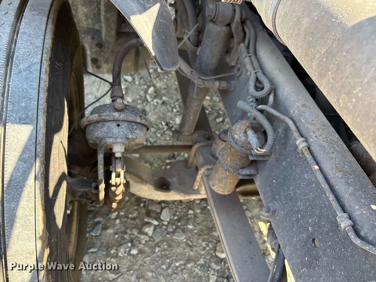 image for item DW7103 2006 Freightliner Columbia semi truck