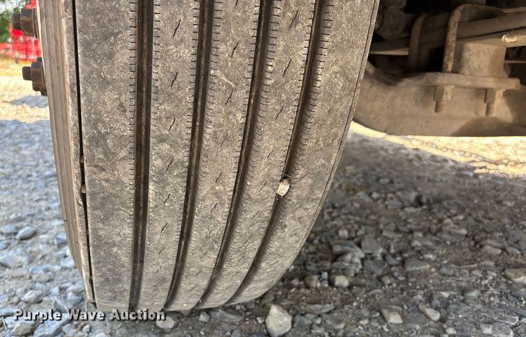 image for item DW7103 2006 Freightliner Columbia semi truck