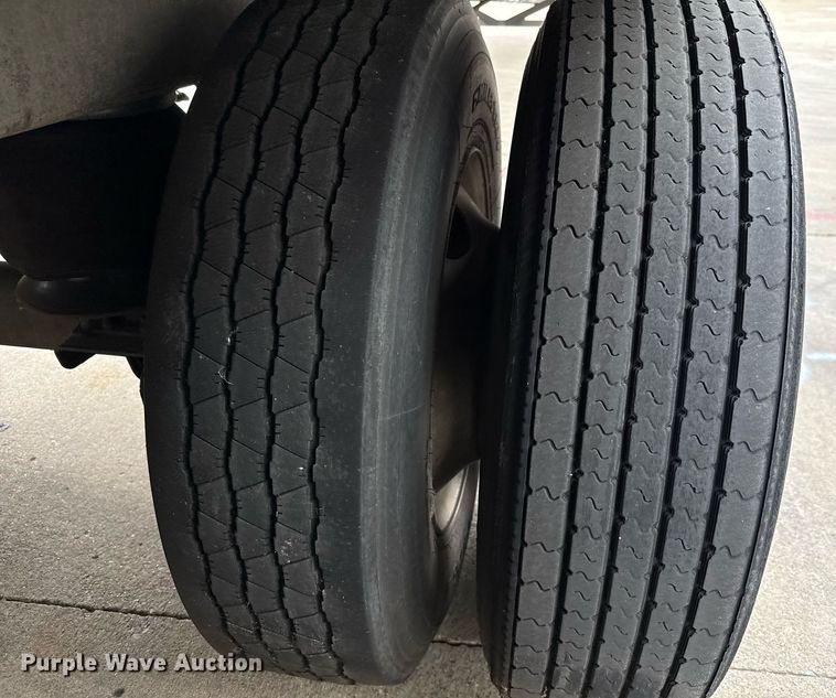 image for item DX5555 2016 Vanguard VXP dry van trailer