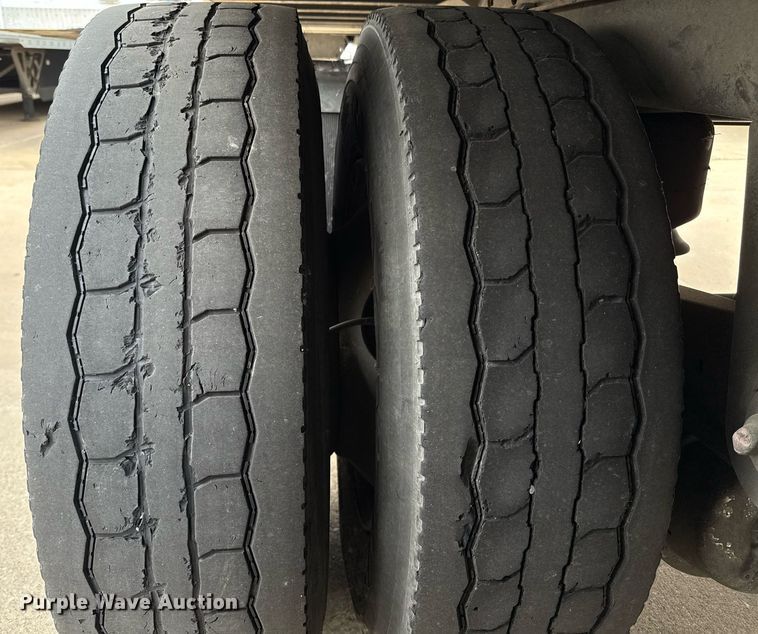 image for item DX5555 2016 Vanguard VXP dry van trailer