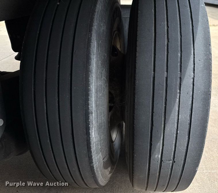 image for item DX5555 2016 Vanguard VXP dry van trailer