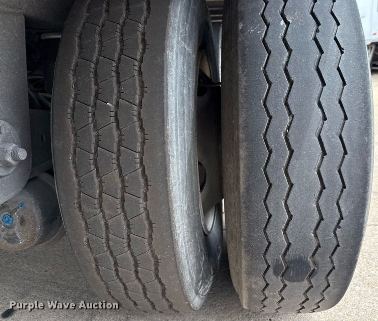 image for item DX5555 2016 Vanguard VXP dry van trailer