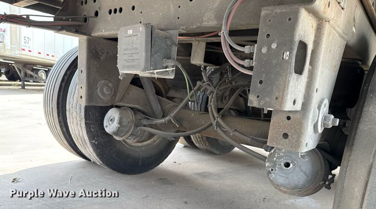 image for item DX5556 2016 Vanguard VXP dry van trailer