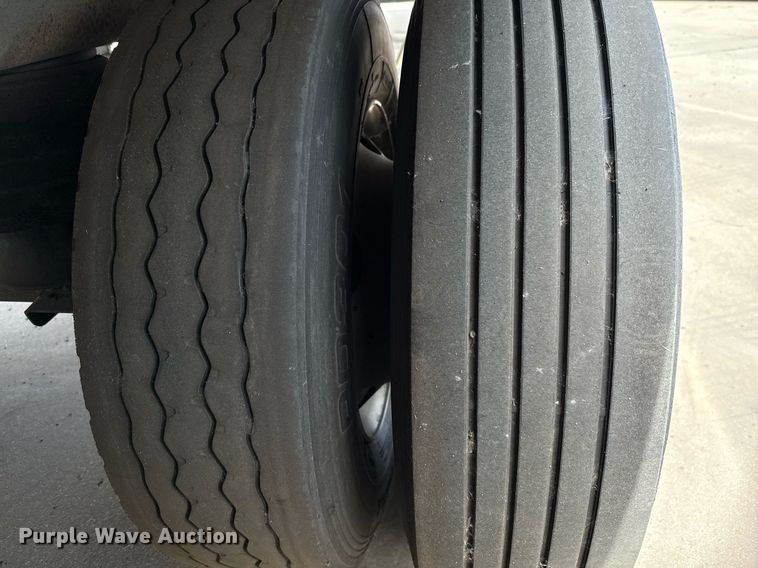 image for item DX5556 2016 Vanguard VXP dry van trailer