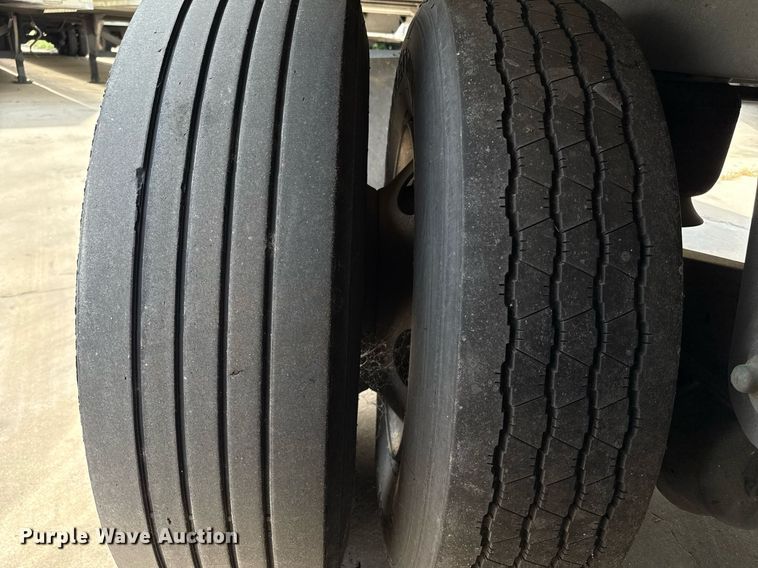 image for item DX5556 2016 Vanguard VXP dry van trailer