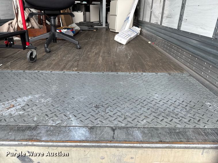 image for item DX5557 2016 Vanguard VXP dry van trailer