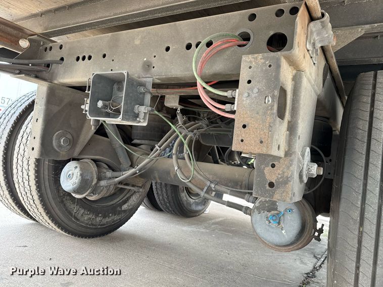 image for item DX5557 2016 Vanguard VXP dry van trailer