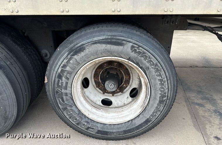 image for item DX5557 2016 Vanguard VXP dry van trailer