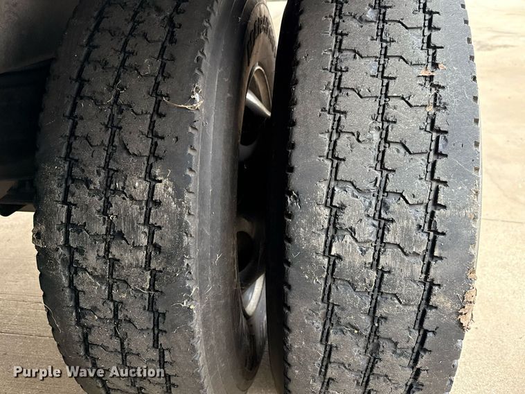 image for item DX5557 2016 Vanguard VXP dry van trailer