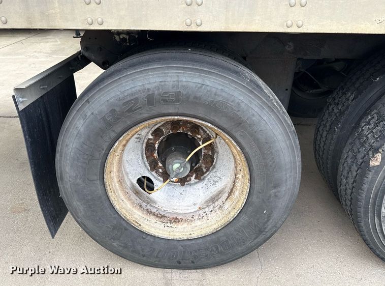 image for item DX5557 2016 Vanguard VXP dry van trailer