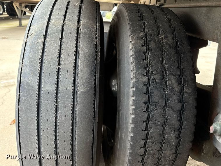 image for item DX5557 2016 Vanguard VXP dry van trailer