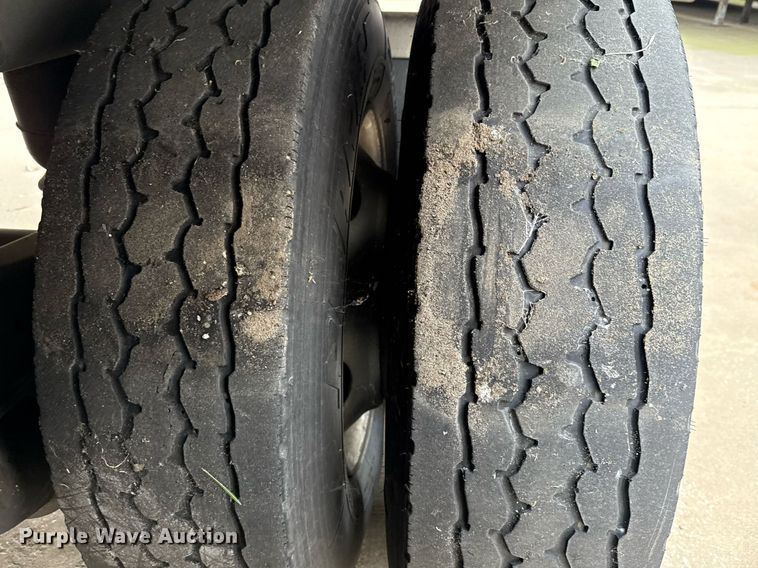 image for item DX5557 2016 Vanguard VXP dry van trailer