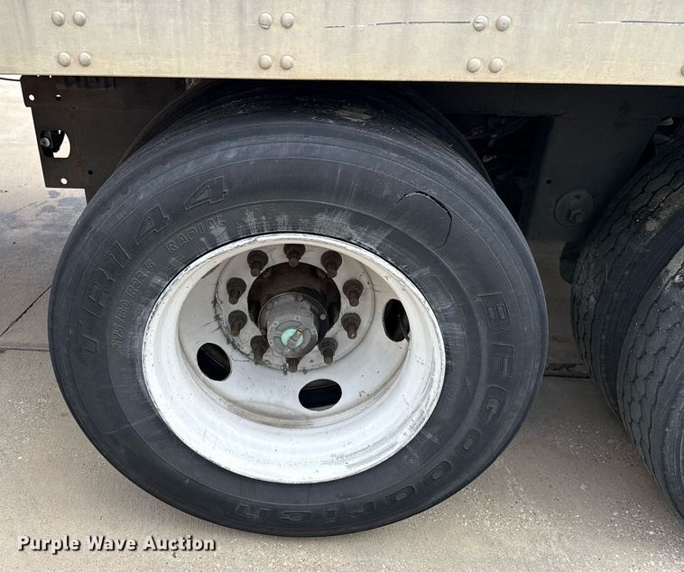 image for item DX5557 2016 Vanguard VXP dry van trailer