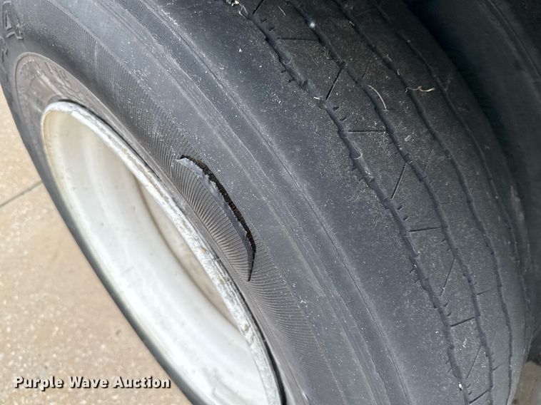 image for item DX5557 2016 Vanguard VXP dry van trailer